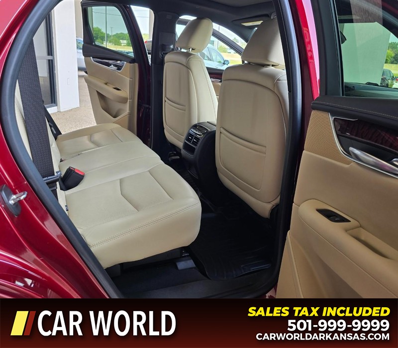 Cadillac XT5 Vehicle Full-screen Gallery Image 12