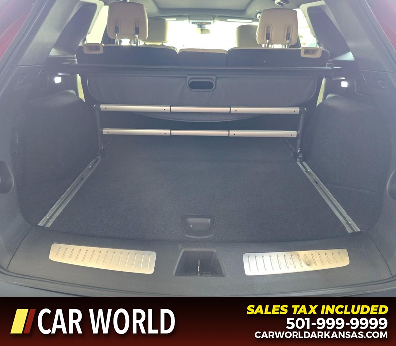 Cadillac XT5 Vehicle Full-screen Gallery Image 13