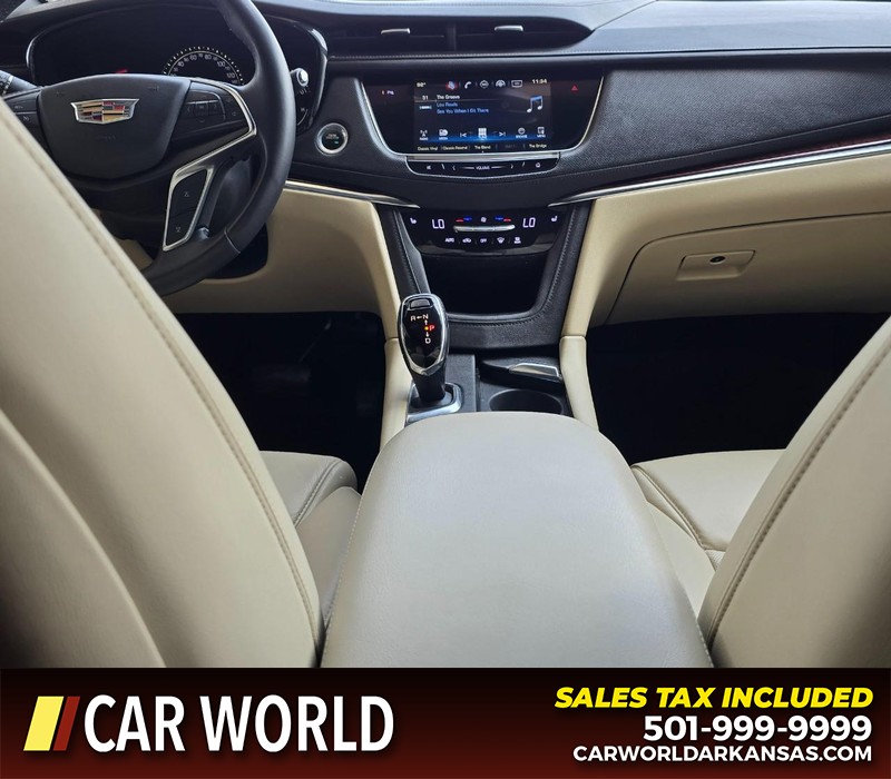 Cadillac XT5 Vehicle Full-screen Gallery Image 18