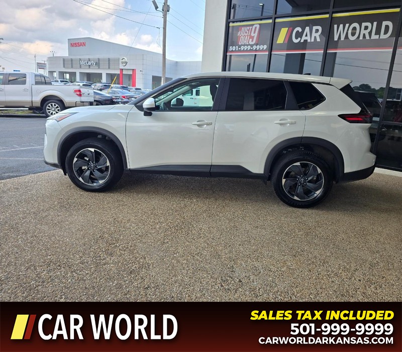 Nissan Rogue Vehicle Full-screen Gallery Image 4