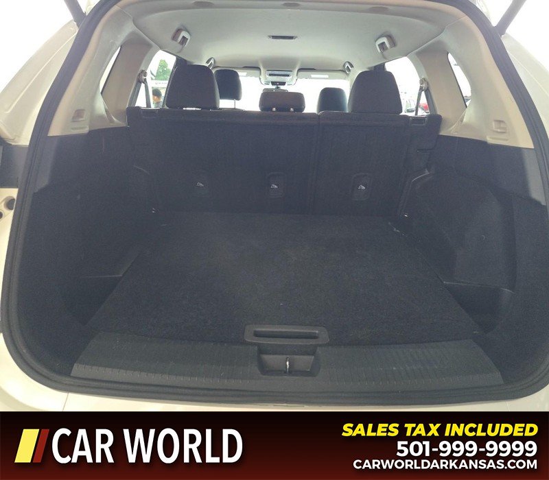 Nissan Rogue Vehicle Full-screen Gallery Image 13