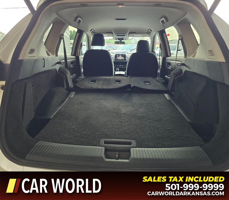 Nissan Rogue Vehicle Full-screen Gallery Image 14