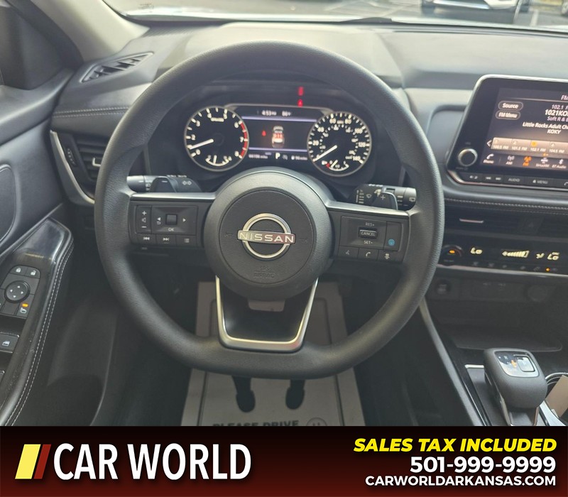 Nissan Rogue Vehicle Full-screen Gallery Image 15