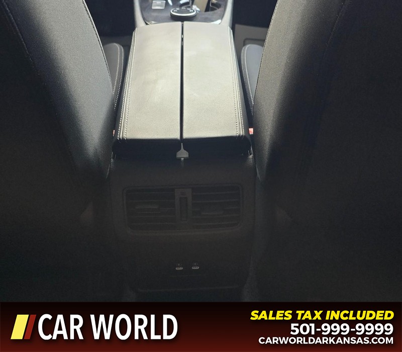 Nissan Rogue Vehicle Full-screen Gallery Image 19
