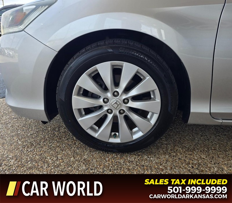 Honda Accord Sedan Vehicle Full-screen Gallery Image 6