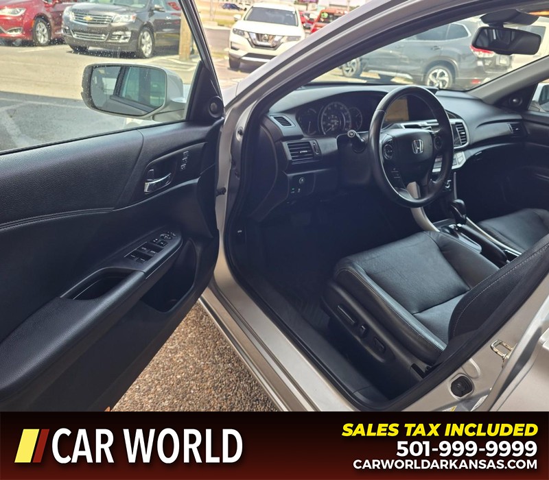Honda Accord Sedan Vehicle Full-screen Gallery Image 7