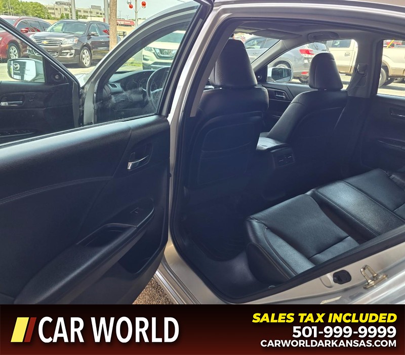 Honda Accord Sedan Vehicle Full-screen Gallery Image 9