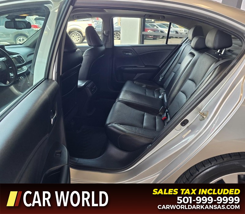 Honda Accord Sedan Vehicle Full-screen Gallery Image 10