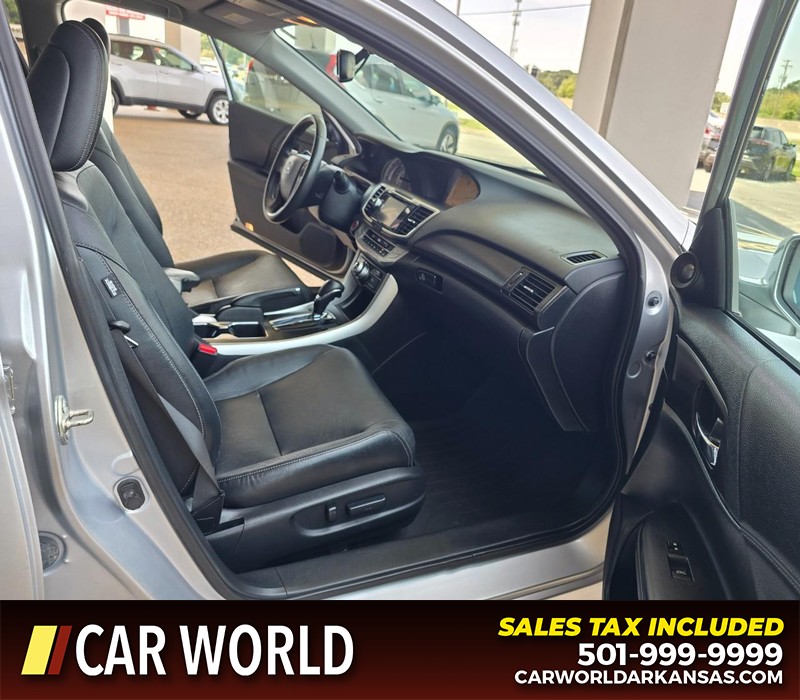 Honda Accord Sedan Vehicle Full-screen Gallery Image 11
