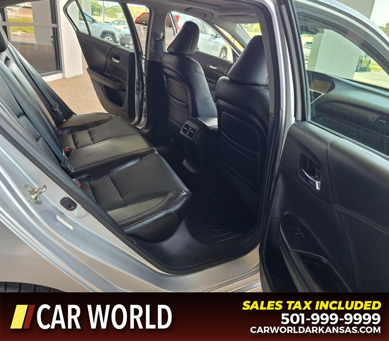 Honda Accord Sedan Vehicle Full-screen Gallery Image 12