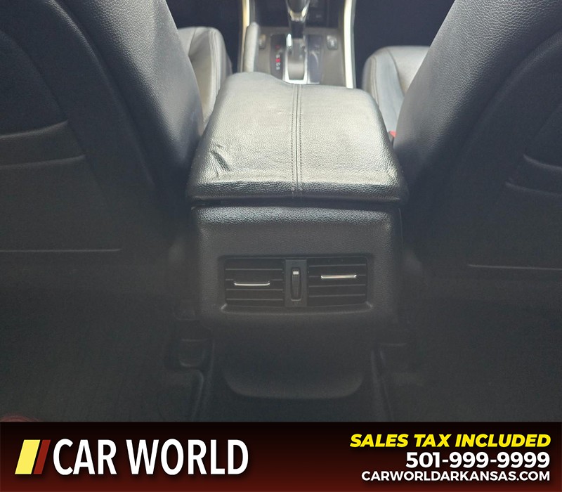 Honda Accord Sedan Vehicle Full-screen Gallery Image 21