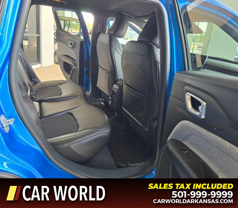 Jeep Compass Vehicle Full-screen Gallery Image 12