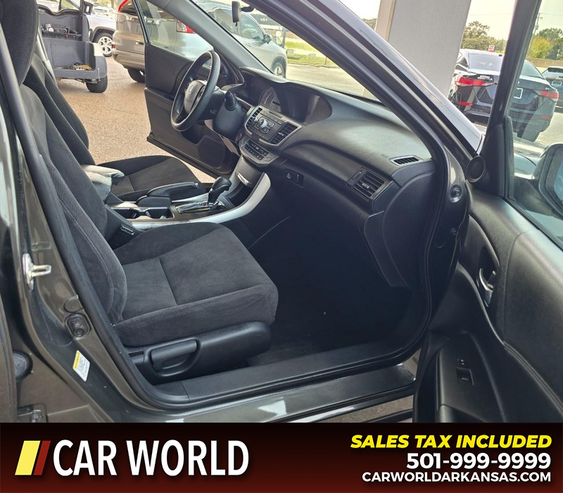 Honda Accord Sedan Vehicle Full-screen Gallery Image 11