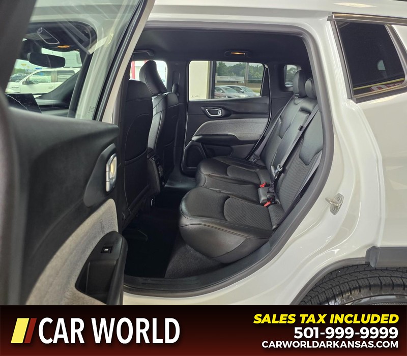 Jeep Compass Vehicle Full-screen Gallery Image 10