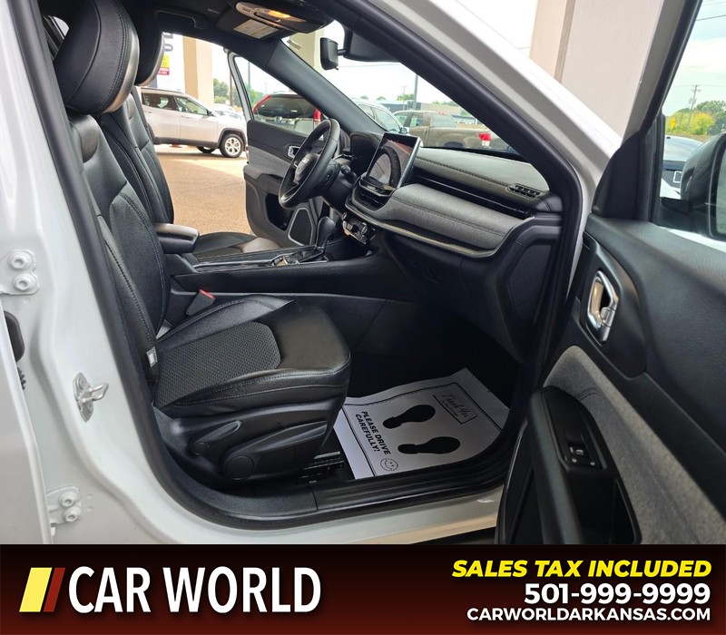 Jeep Compass Vehicle Full-screen Gallery Image 11