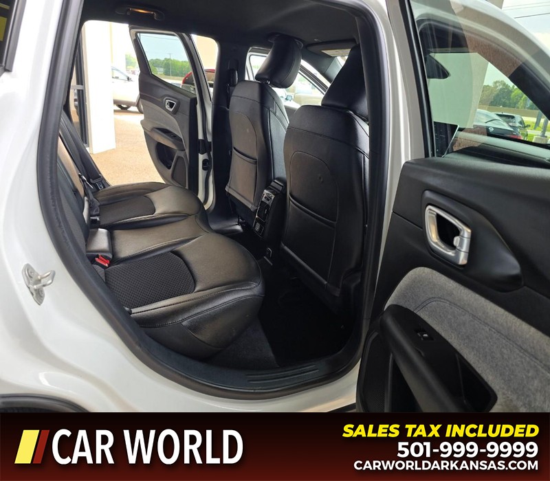 Jeep Compass Vehicle Full-screen Gallery Image 12