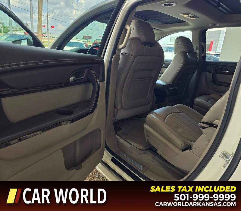 GMC Acadia Vehicle Full-screen Gallery Image 9