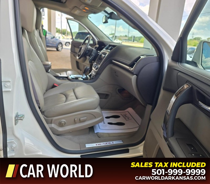GMC Acadia Vehicle Full-screen Gallery Image 12
