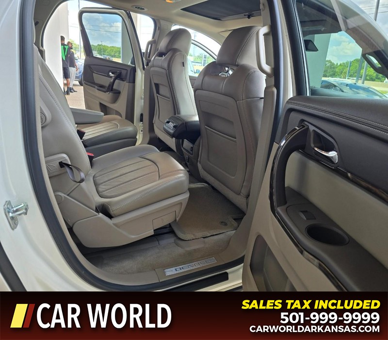 GMC Acadia Vehicle Full-screen Gallery Image 13