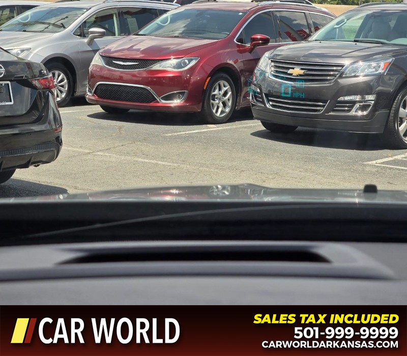 GMC Acadia Vehicle Full-screen Gallery Image 19