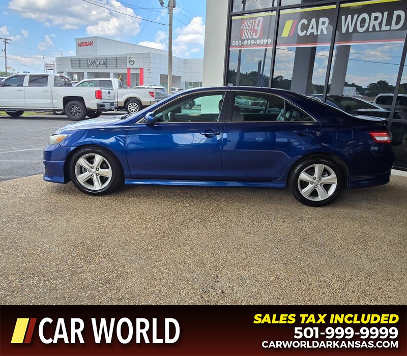 Toyota Camry Vehicle Full-screen Gallery Image 4