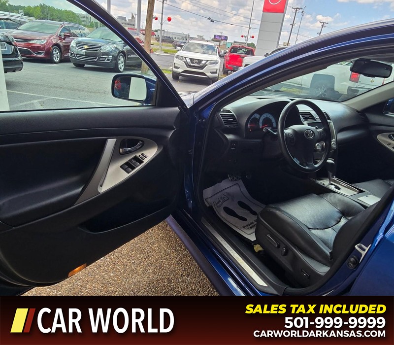 Toyota Camry Vehicle Full-screen Gallery Image 7