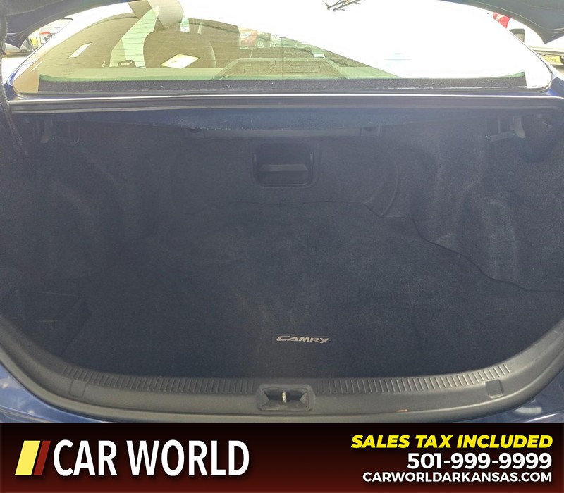 Toyota Camry Vehicle Full-screen Gallery Image 13