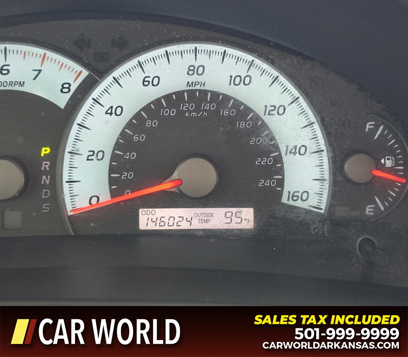 Toyota Camry Vehicle Full-screen Gallery Image 15
