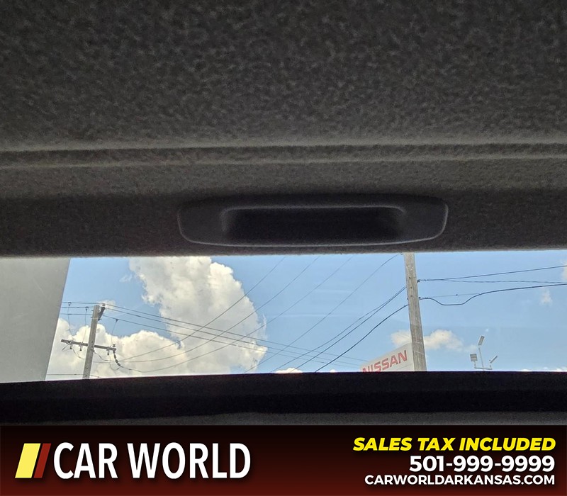 Toyota Camry Vehicle Full-screen Gallery Image 18