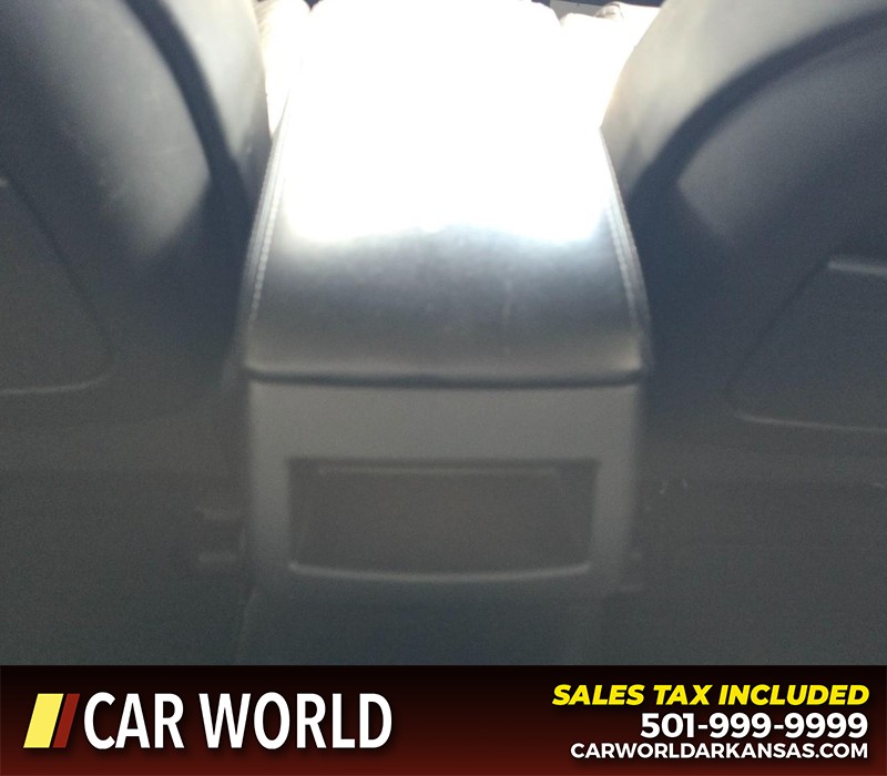 Toyota Camry Vehicle Full-screen Gallery Image 19