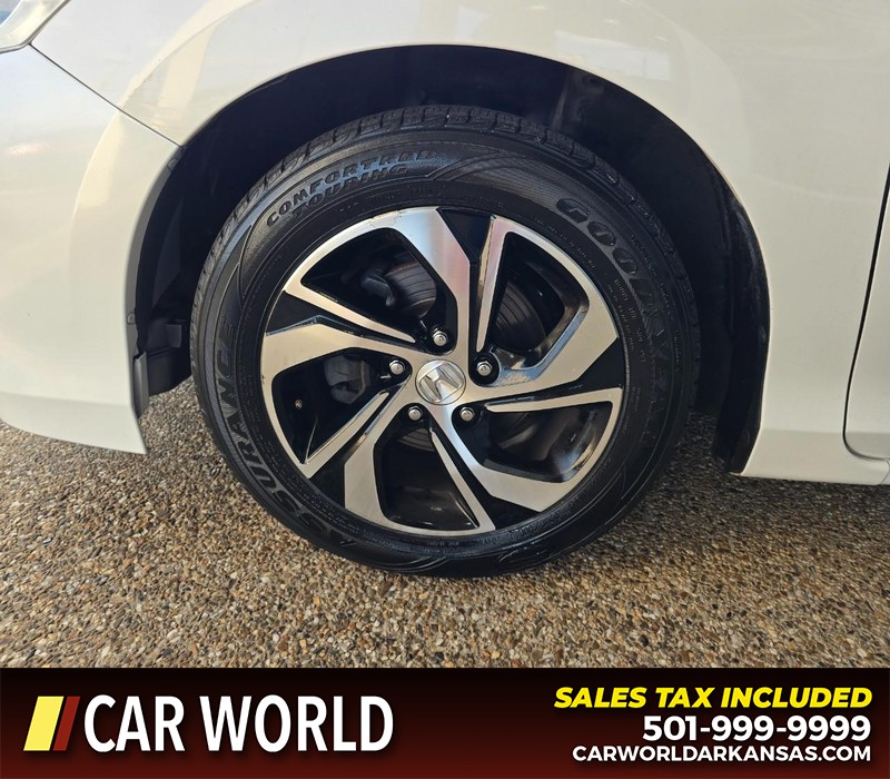 Honda Accord Sedan Vehicle Full-screen Gallery Image 6