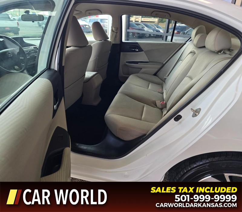 Honda Accord Sedan Vehicle Full-screen Gallery Image 10