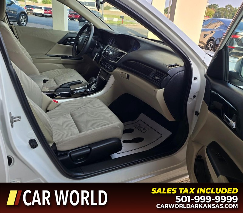 Honda Accord Sedan Vehicle Full-screen Gallery Image 11