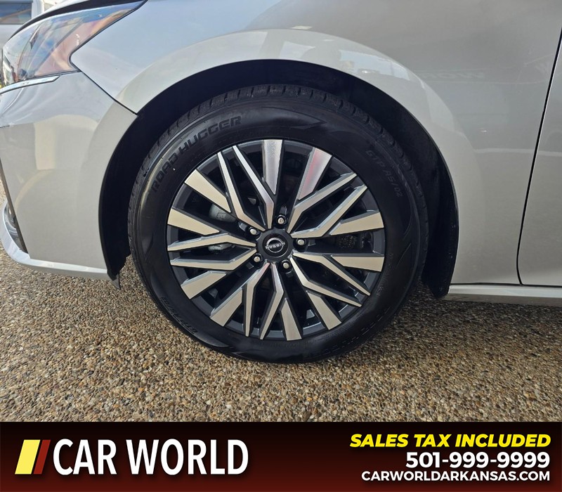 Nissan Altima Vehicle Full-screen Gallery Image 6