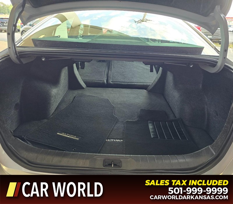 Nissan Altima Vehicle Full-screen Gallery Image 14