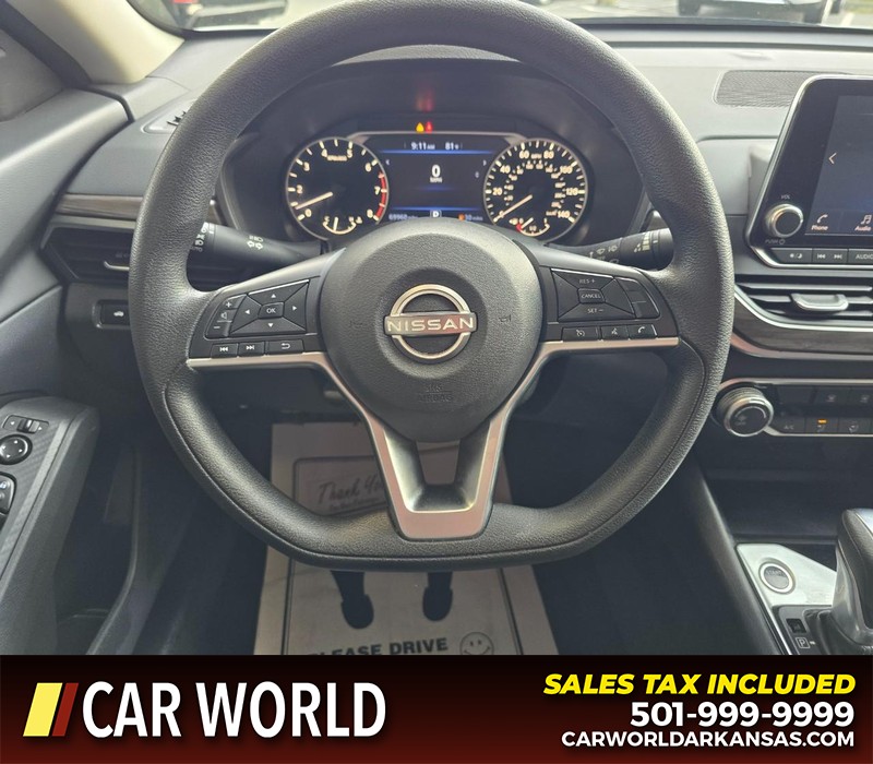 Nissan Altima Vehicle Full-screen Gallery Image 15