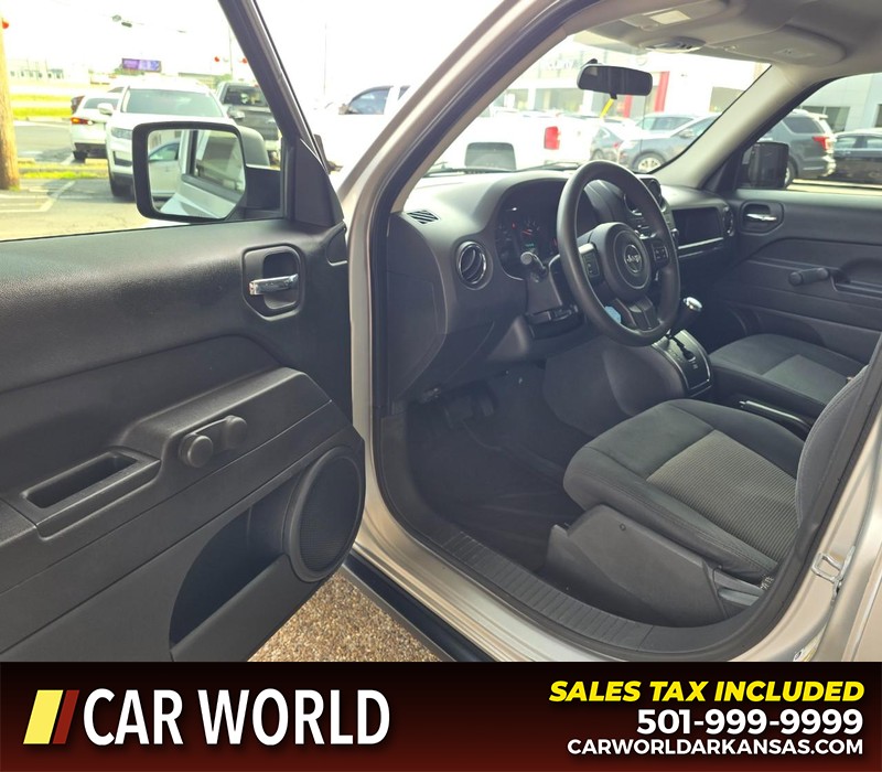 Jeep Patriot Vehicle Full-screen Gallery Image 7