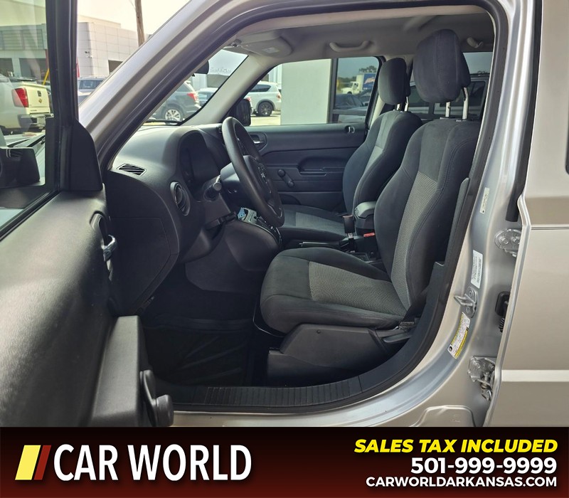Jeep Patriot Vehicle Full-screen Gallery Image 8