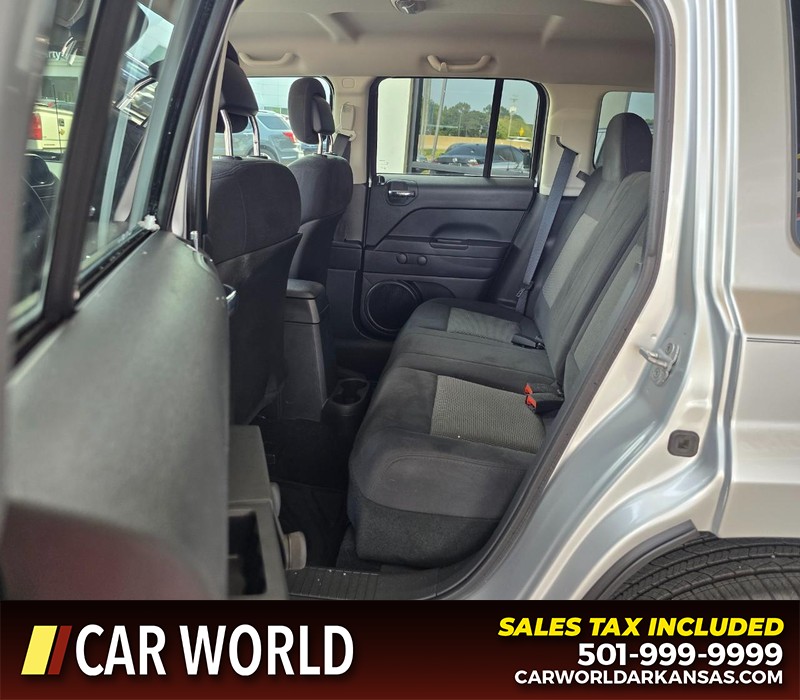 Jeep Patriot Vehicle Full-screen Gallery Image 10
