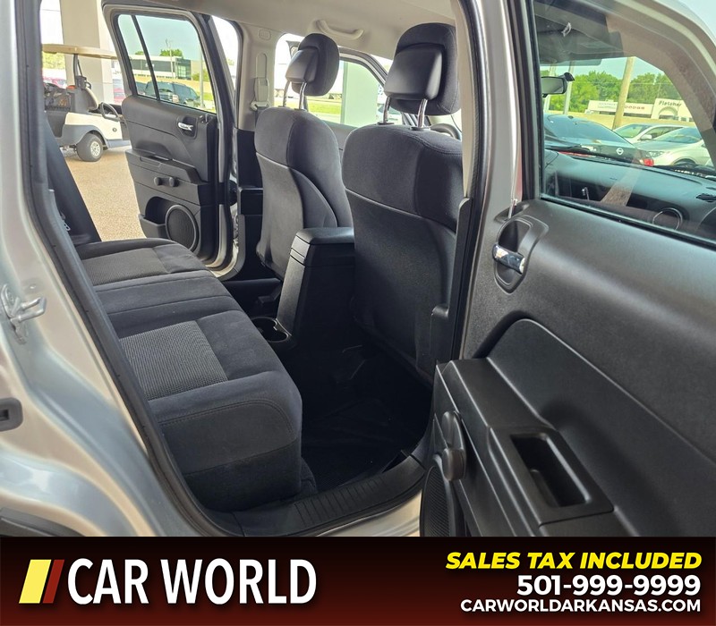 Jeep Patriot Vehicle Full-screen Gallery Image 12