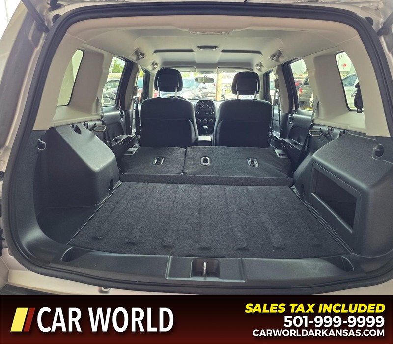 Jeep Patriot Vehicle Full-screen Gallery Image 14