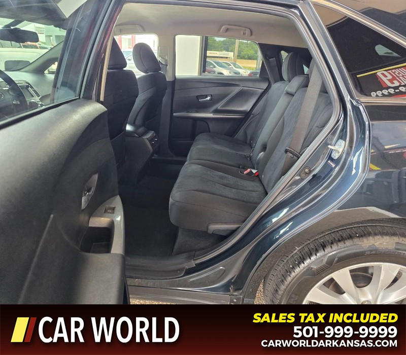 Toyota Venza Vehicle Full-screen Gallery Image 10