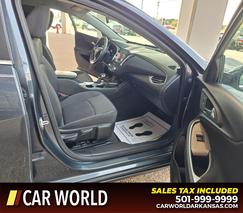 Chevrolet Malibu Vehicle Full-screen Gallery Image 11