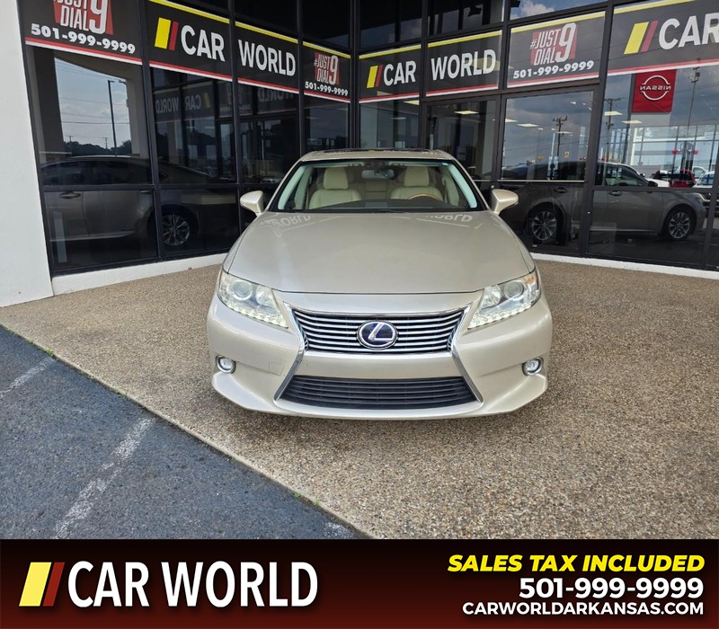 Lexus ES 300h Vehicle Full-screen Gallery Image 2