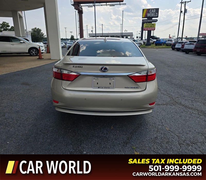 Lexus ES 300h Vehicle Full-screen Gallery Image 5