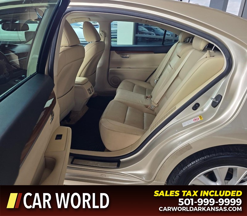 Lexus ES 300h Vehicle Full-screen Gallery Image 10