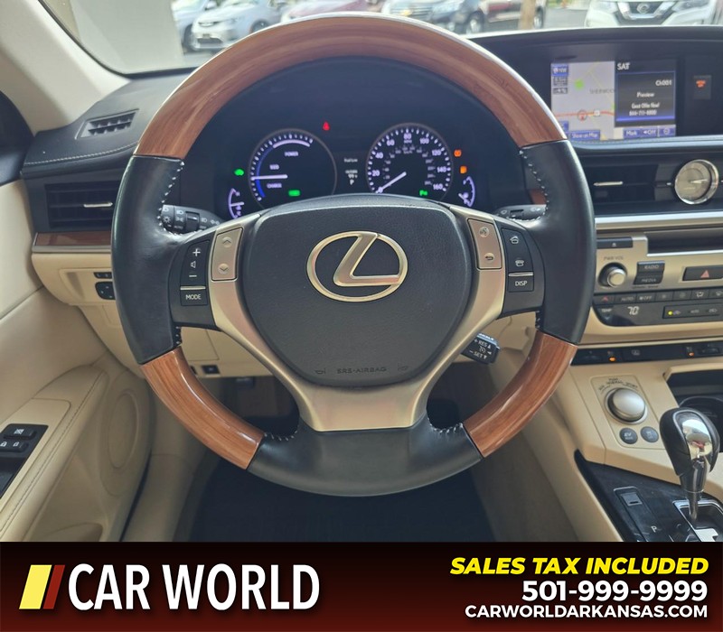 Lexus ES 300h Vehicle Full-screen Gallery Image 14