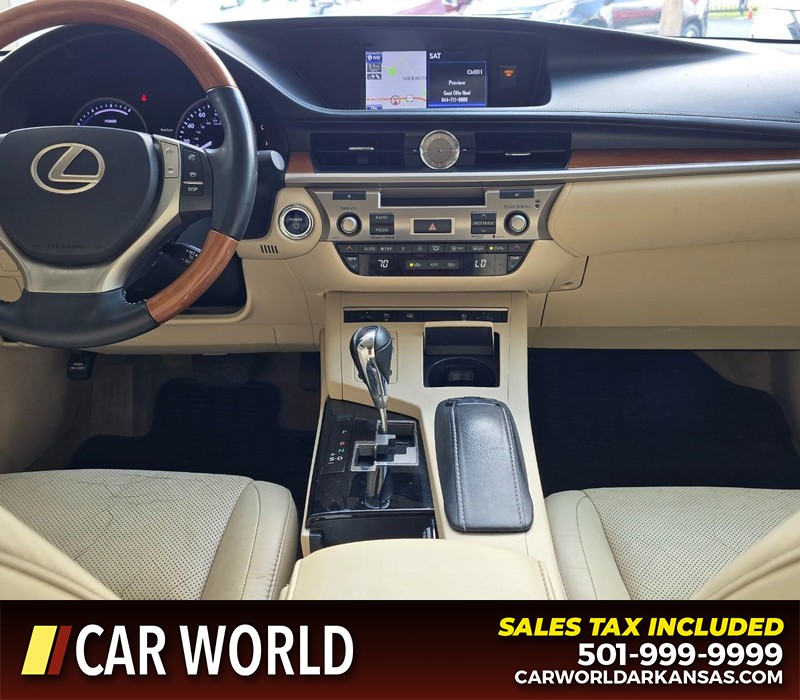Lexus ES 300h Vehicle Full-screen Gallery Image 17