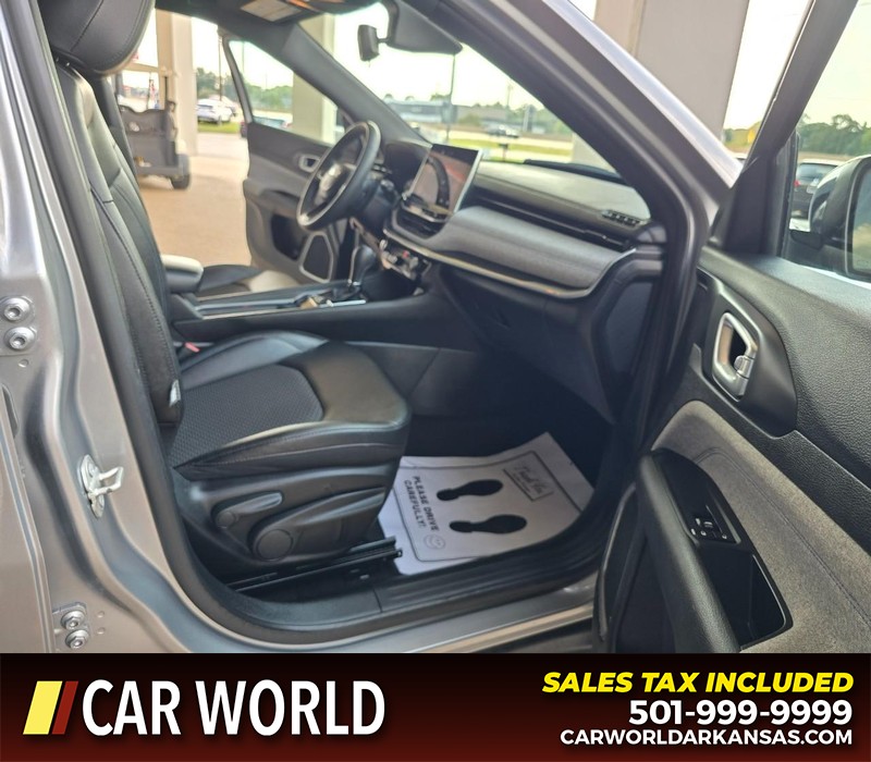 Jeep Compass Vehicle Full-screen Gallery Image 11
