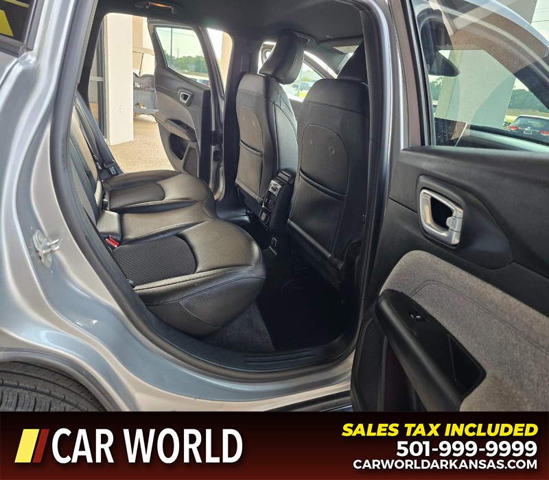 Jeep Compass Vehicle Full-screen Gallery Image 12